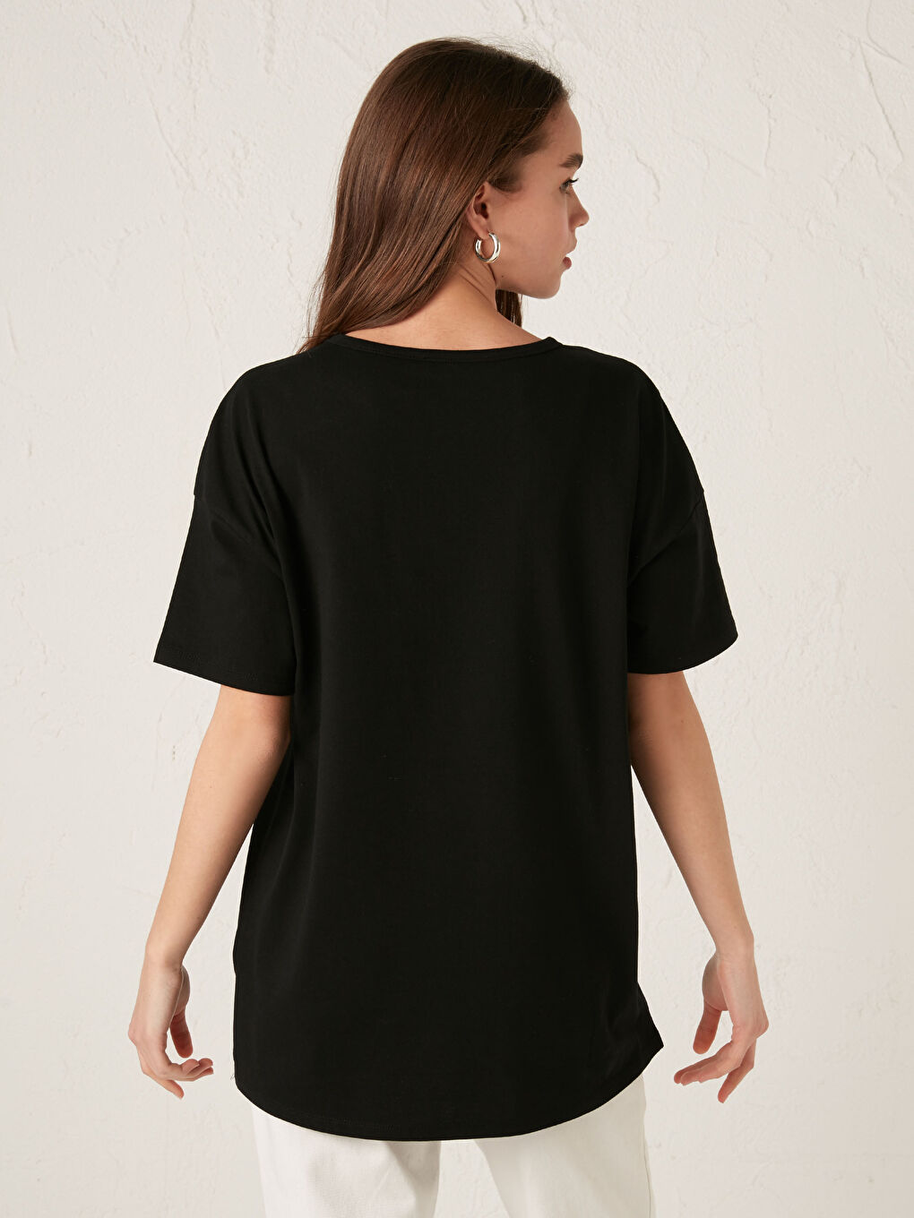 Siyah Bisiklet Yaka Düz Kısa Kollu Pamuklu Kadın Tişört-4