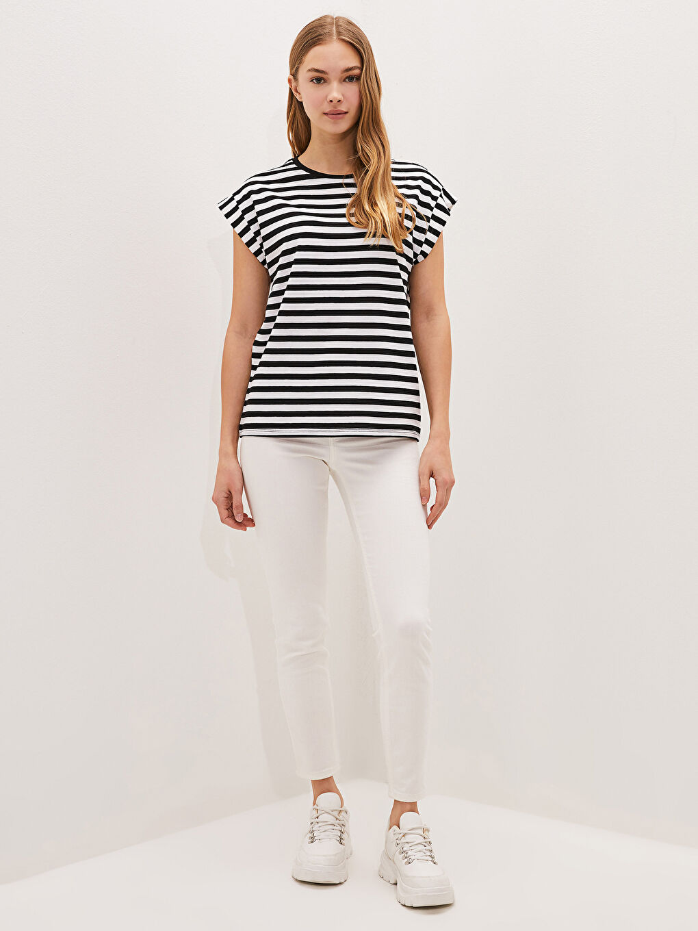 Siyah Kadın Bisiklet Yaka Çizgili Kolsuz Tişört-2