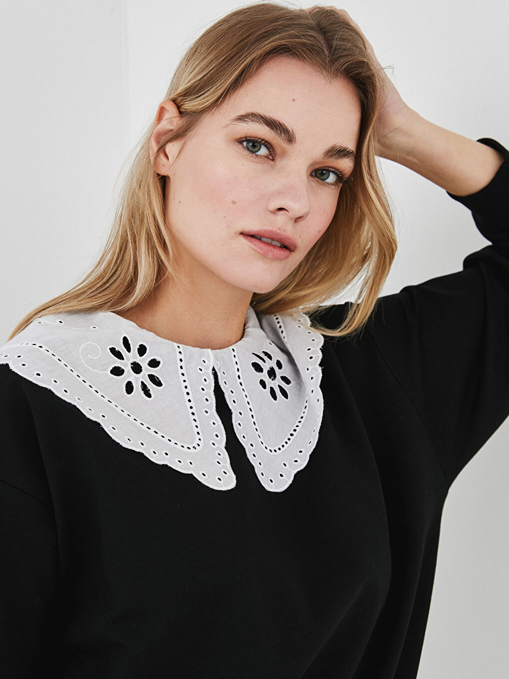 Siyah Dantelli Bisiklet Yaka Uzun Kollu Kadın Sweatshirt Tunik-1