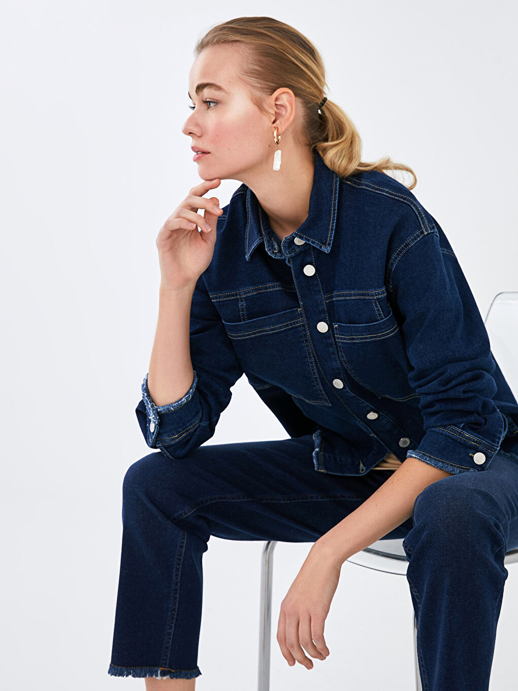 İndigo Gömlek Yaka Cep Detaylı Uzun Kollu Kadın Jean Ceket-4