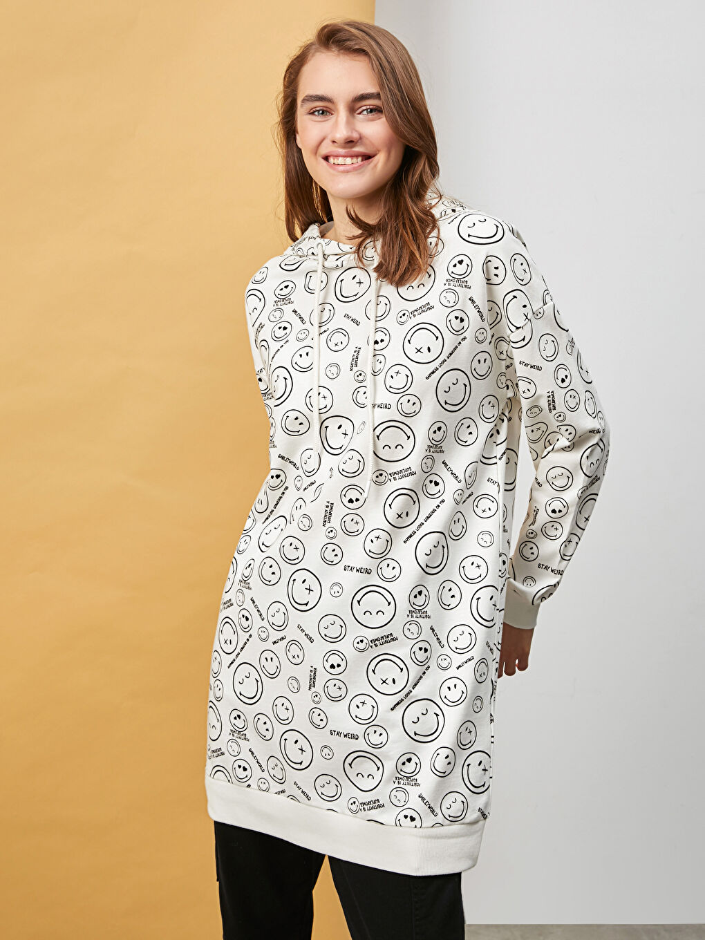 Ekru Kapüşonlu Smileyworld Baskılı Uzun Kollu Kadın Sweatshirt Tunik-4