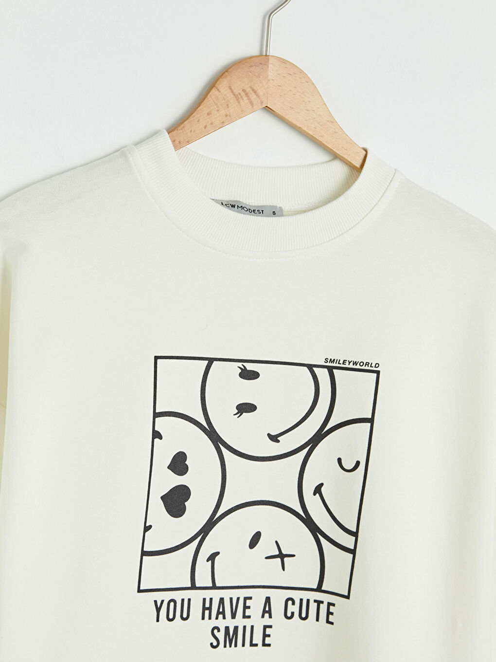 Beyaz Bisiklet Yaka Smileyworld Baskılı Uzun Kollu Kadın Sweatshirt Tunik-9