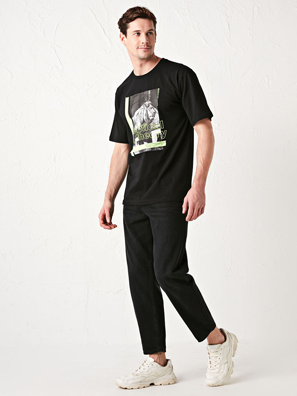 Siyah Bisiklet Yaka Kısa Kollu Baskılı Penye Erkek Tişört-3