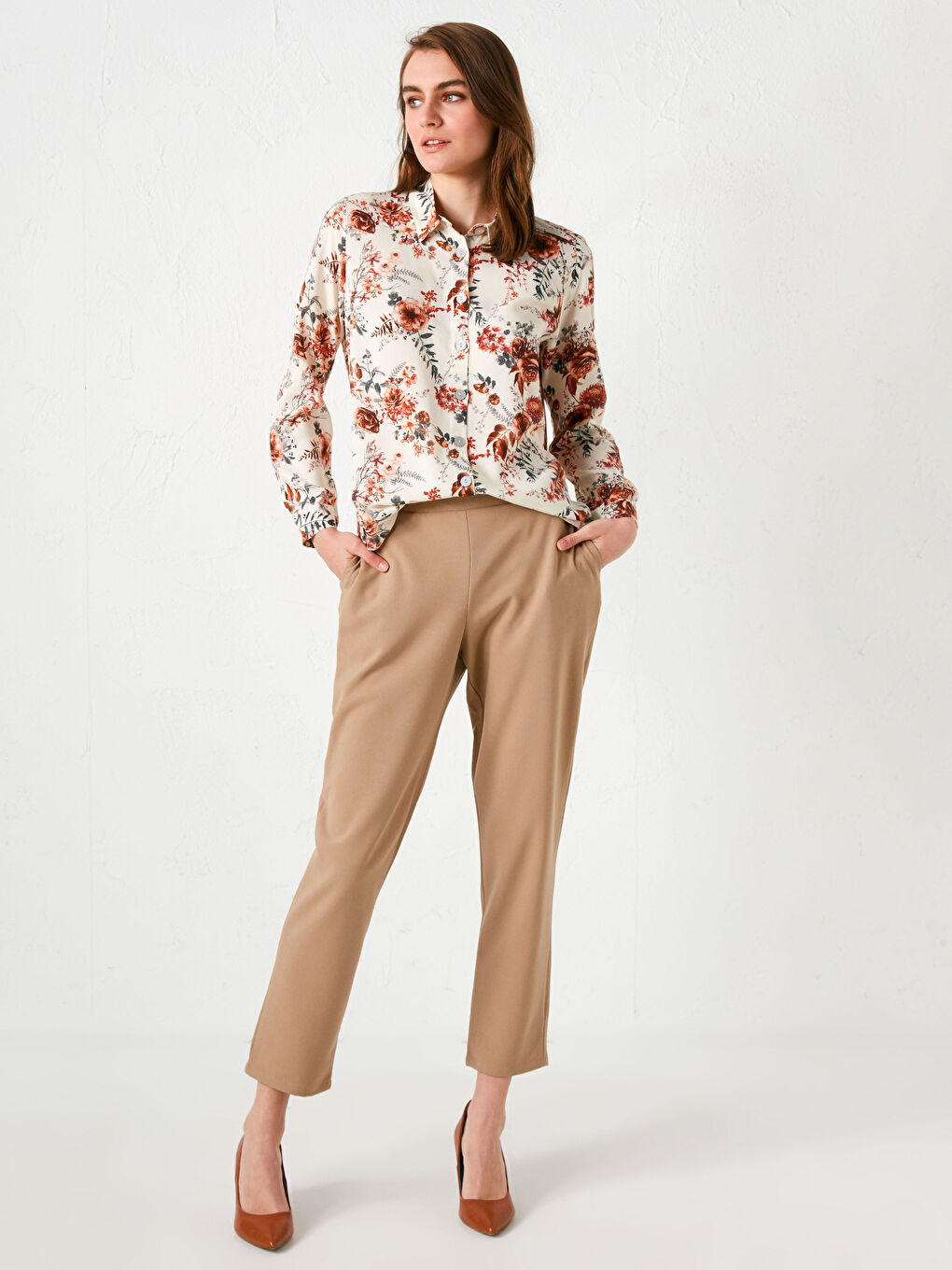 Bej Çiçek Desenli Uzun Kollu Viskon Kadın Gömlek-2
