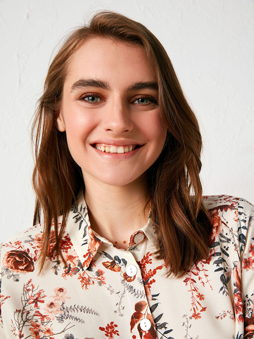 Bej Çiçek Desenli Uzun Kollu Viskon Kadın Gömlek-3