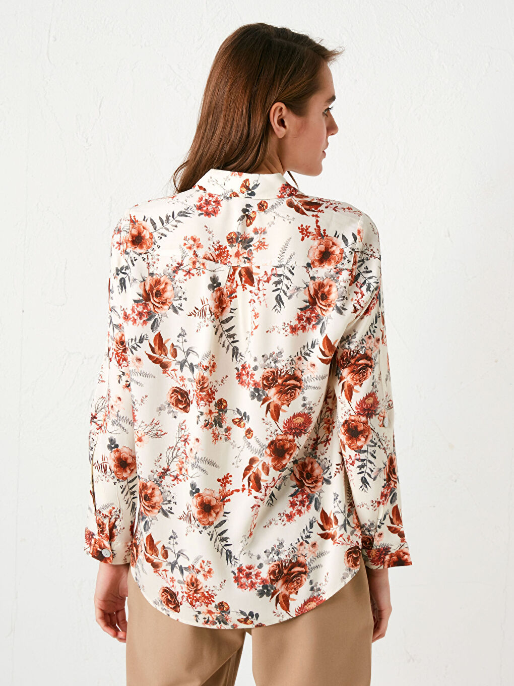Bej Çiçek Desenli Uzun Kollu Viskon Kadın Gömlek-4