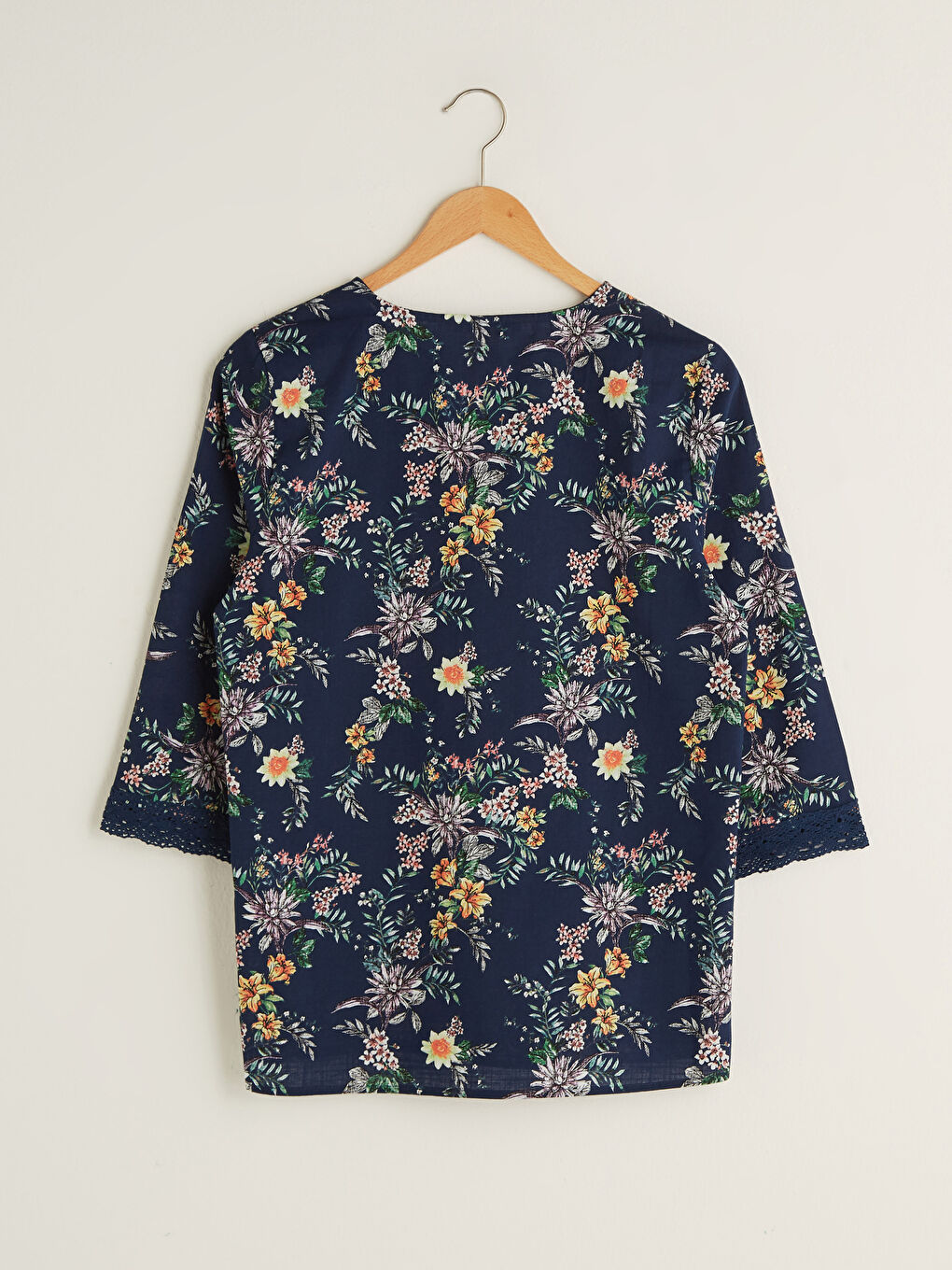 بلوزة قطن ياقة عالية مطبوعة مزينة بالتطريز للسيدات-7