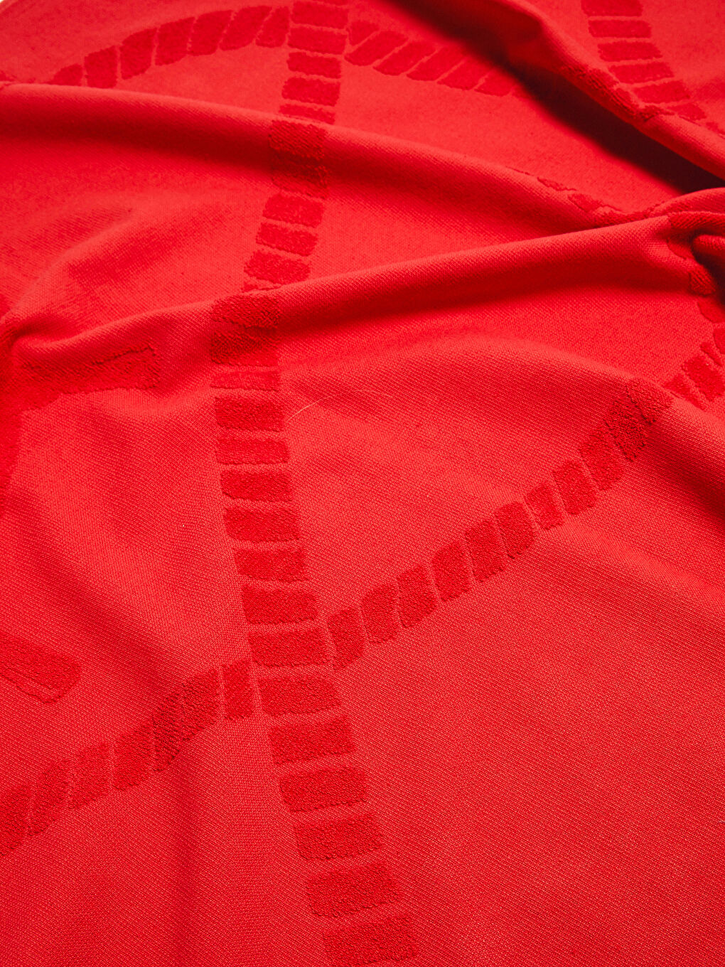 Kırmızı Kendinden Desenli Erkek Plaj Havlusu-1