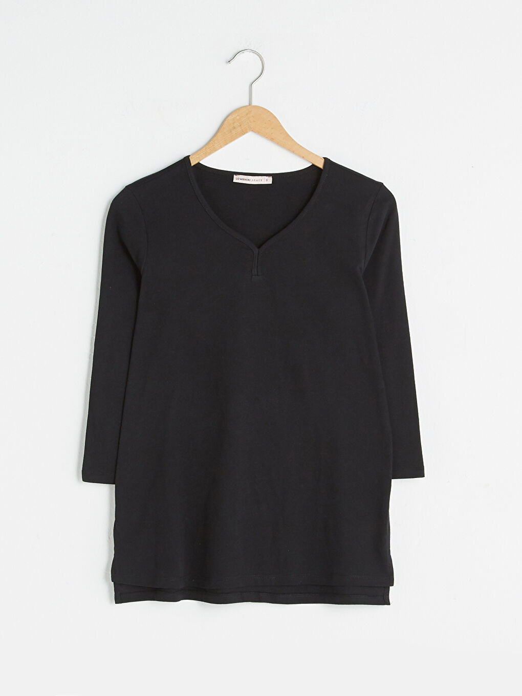 Siyah V Yaka Düz Yarım Kollu Pamuklu Kadın Tişört-5