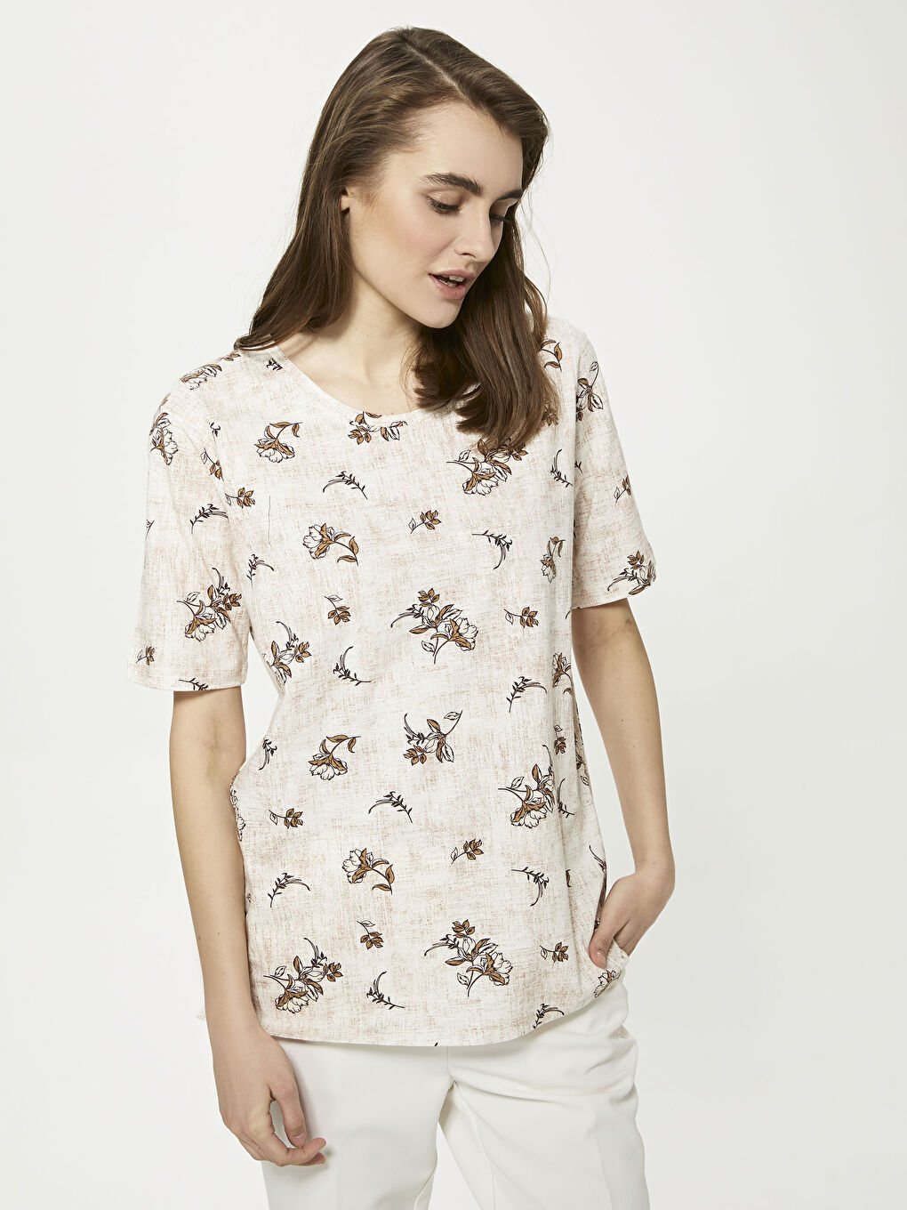 Bej Bisiklet Yaka Baskılı Kısa Kollu Pamuklu Kadın Tişört-1