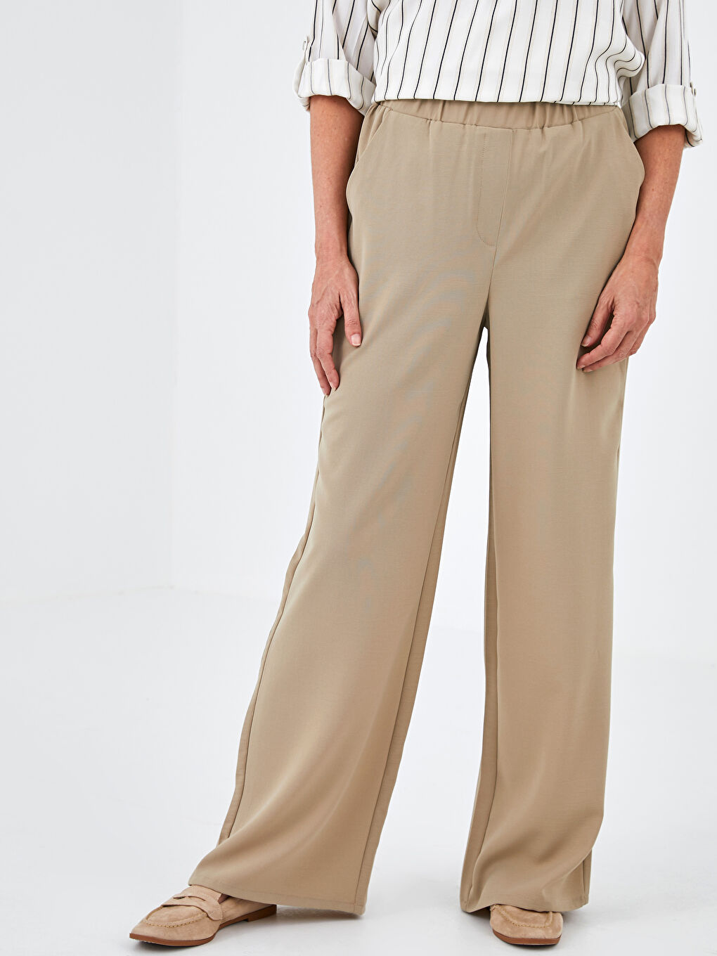 Medina Silk Fabric Woman Trousers With Pocket, Elastic Waist and Pocket Detail-2
