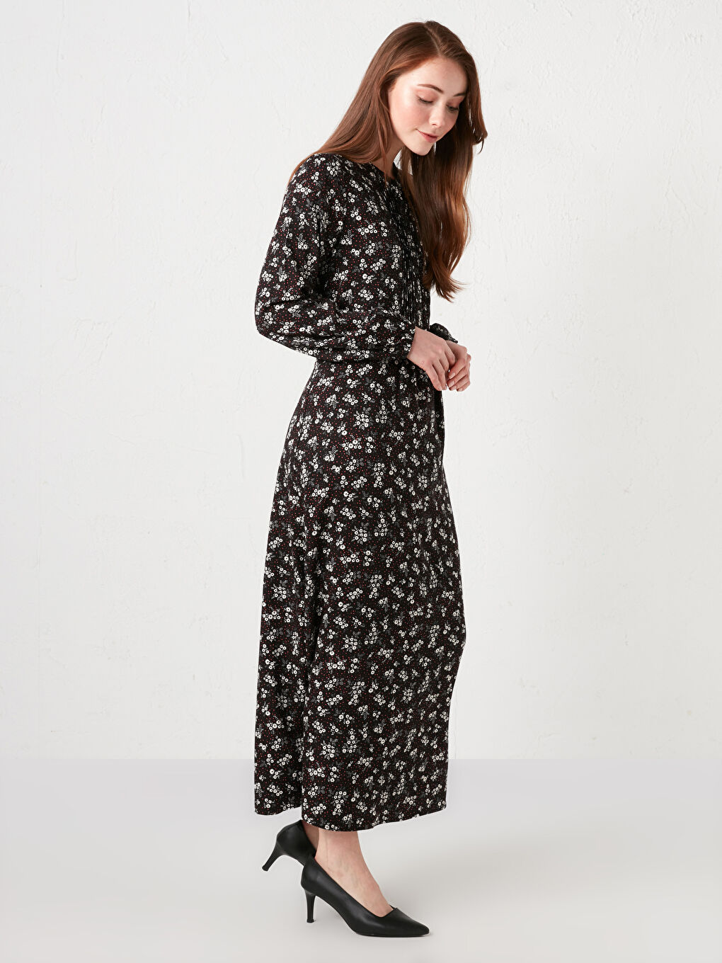 فستان نسائي قماش بلماندو ياقة مندرين مُزهر كم طويل