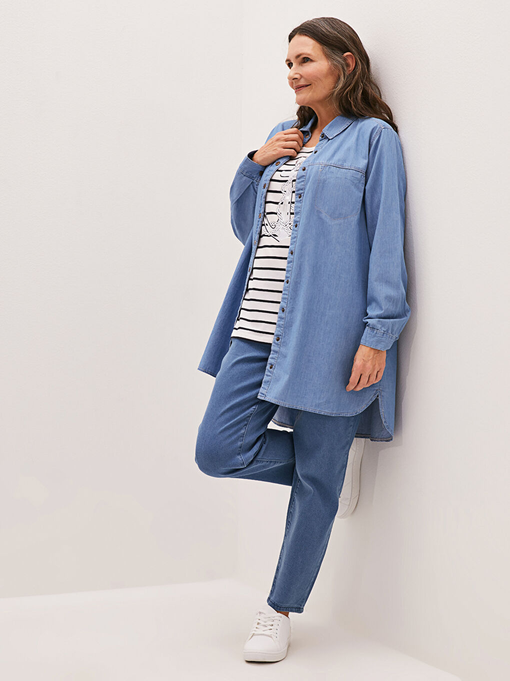 تونيك جينز بياقة قميص بتفاصيل جيب وكم طويل للسيدات