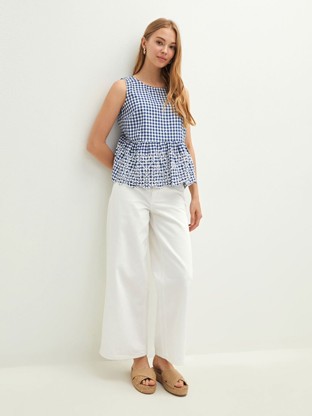 LCW Vision Rundhalsausschnitt Bestickte Ärmellose Oxford-Stoff Bluse für Damen -S1EG99Z8-LN6