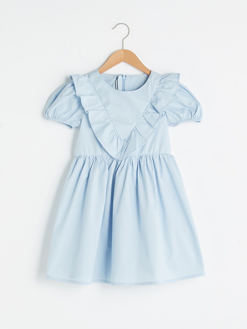 Платье для девочки из поплина с круглым вырезом, короткими рукавами и оборками