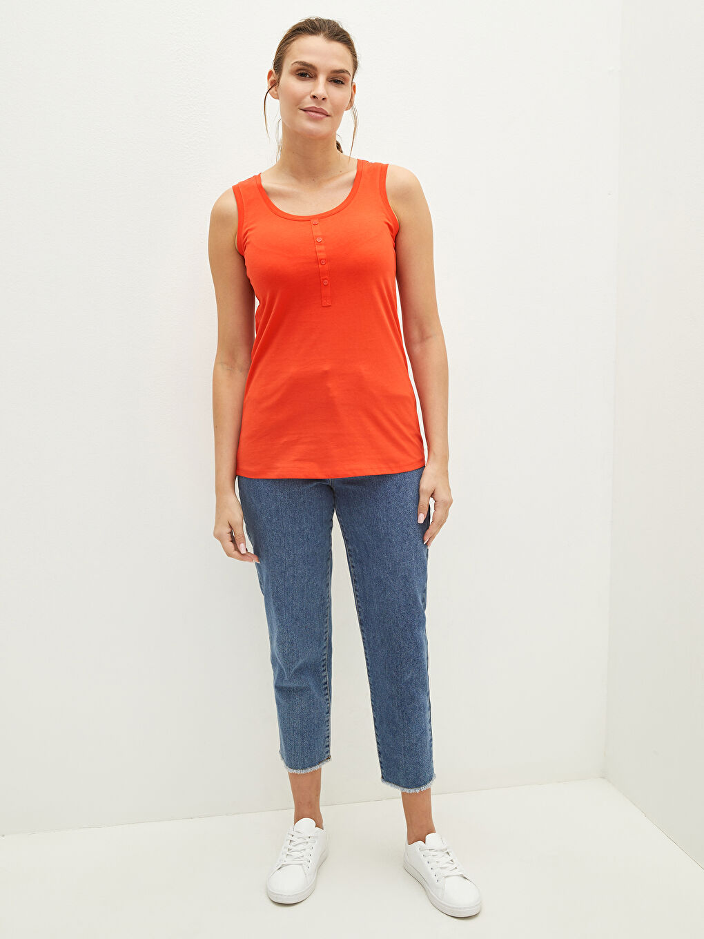 Turuncu U Yaka Düğme Detaylı Askılı Pamuklu Kadın Atlet-7