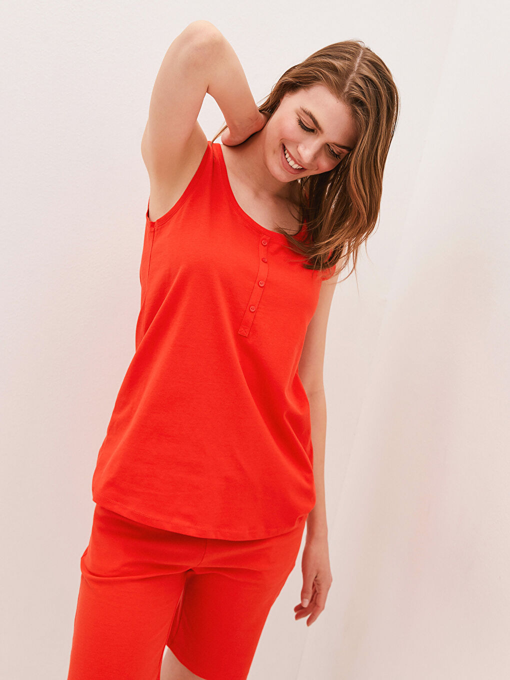 Turuncu U Yaka Düğme Detaylı Askılı Pamuklu Kadın Atlet-1