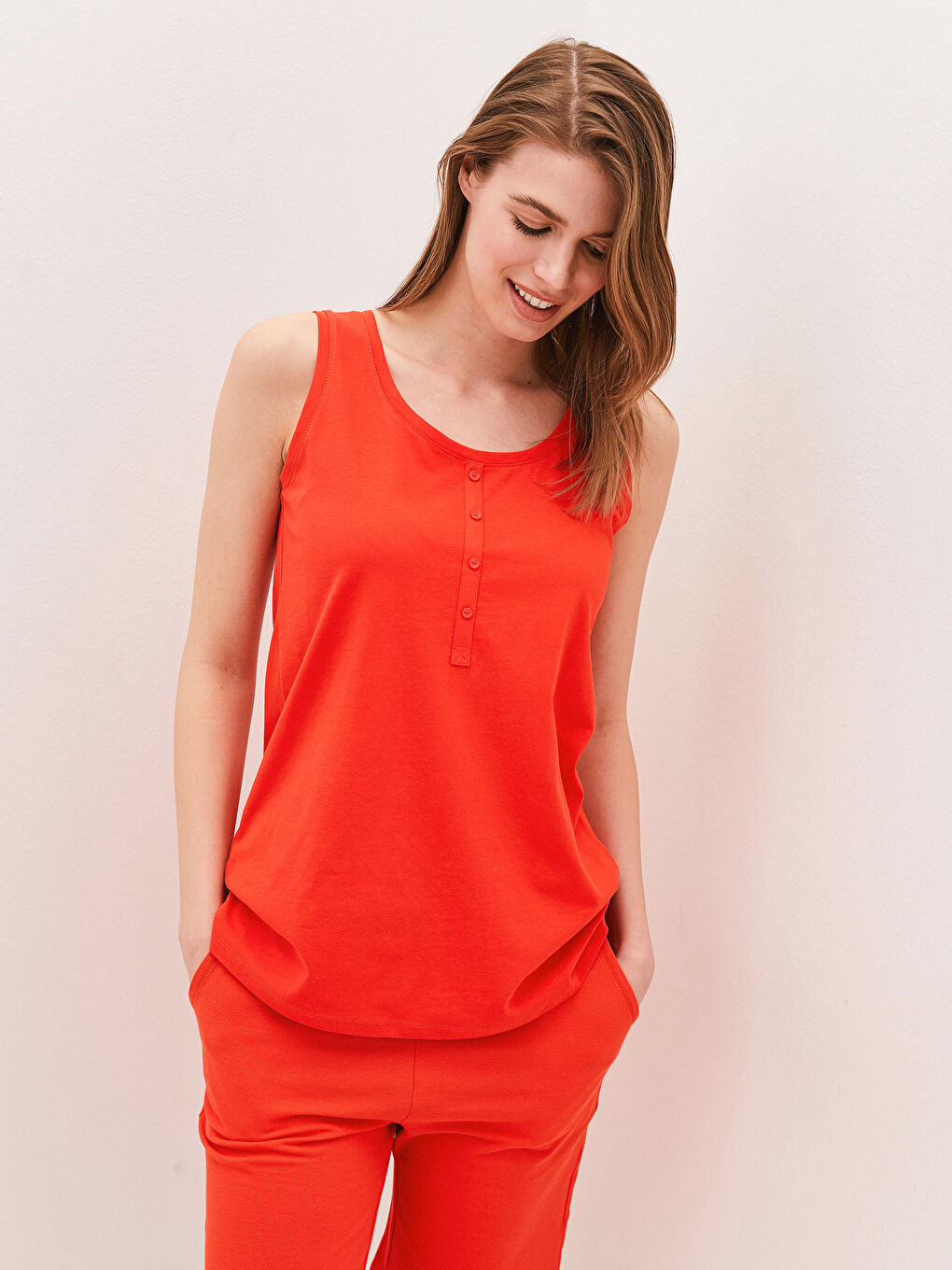 Turuncu U Yaka Düğme Detaylı Askılı Pamuklu Kadın Atlet-2