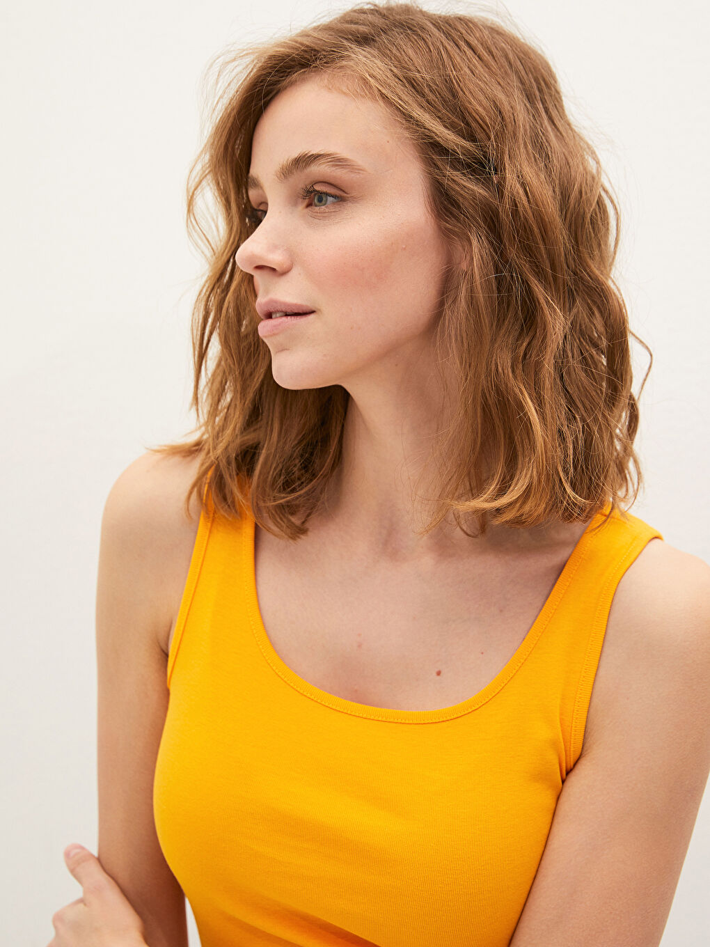 Turuncu U Yaka Askılı Düz Pamuklu Kadın Atlet-13