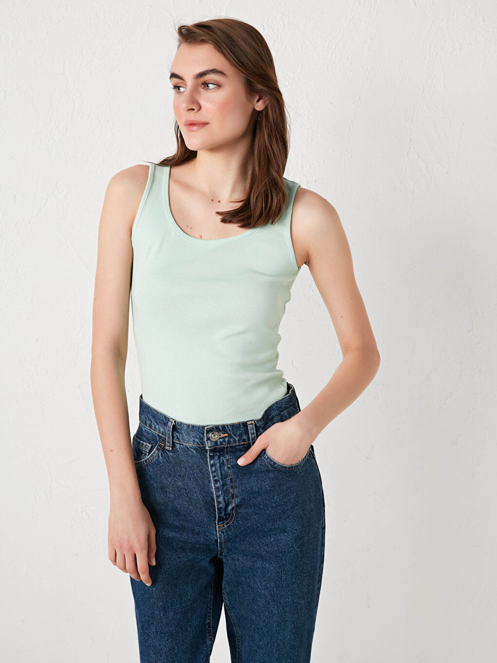 Yeşil U Yaka Askılı Düz Pamuklu Kadın Atlet-11