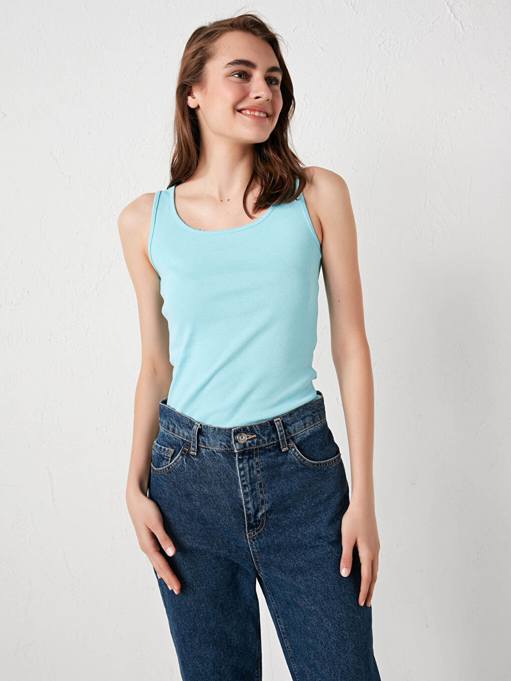 Mavi U Yaka Askılı Düz Pamuklu Kadın Atlet-5