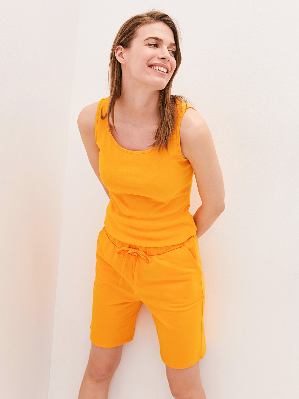 Turuncu U Yaka Askılı Düz Pamuklu Kadın Atlet-7