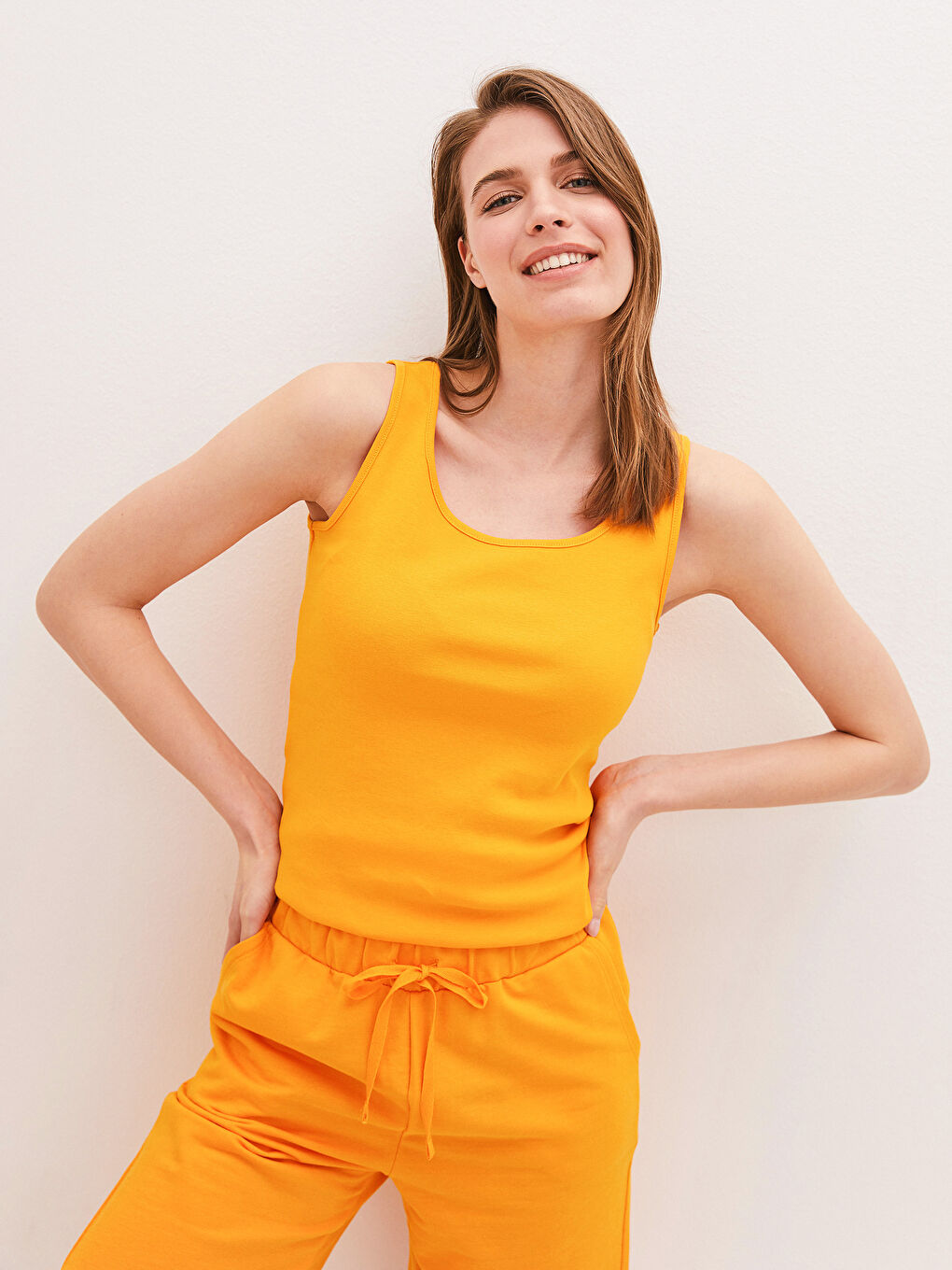 Turuncu U Yaka Askılı Düz Pamuklu Kadın Atlet-8