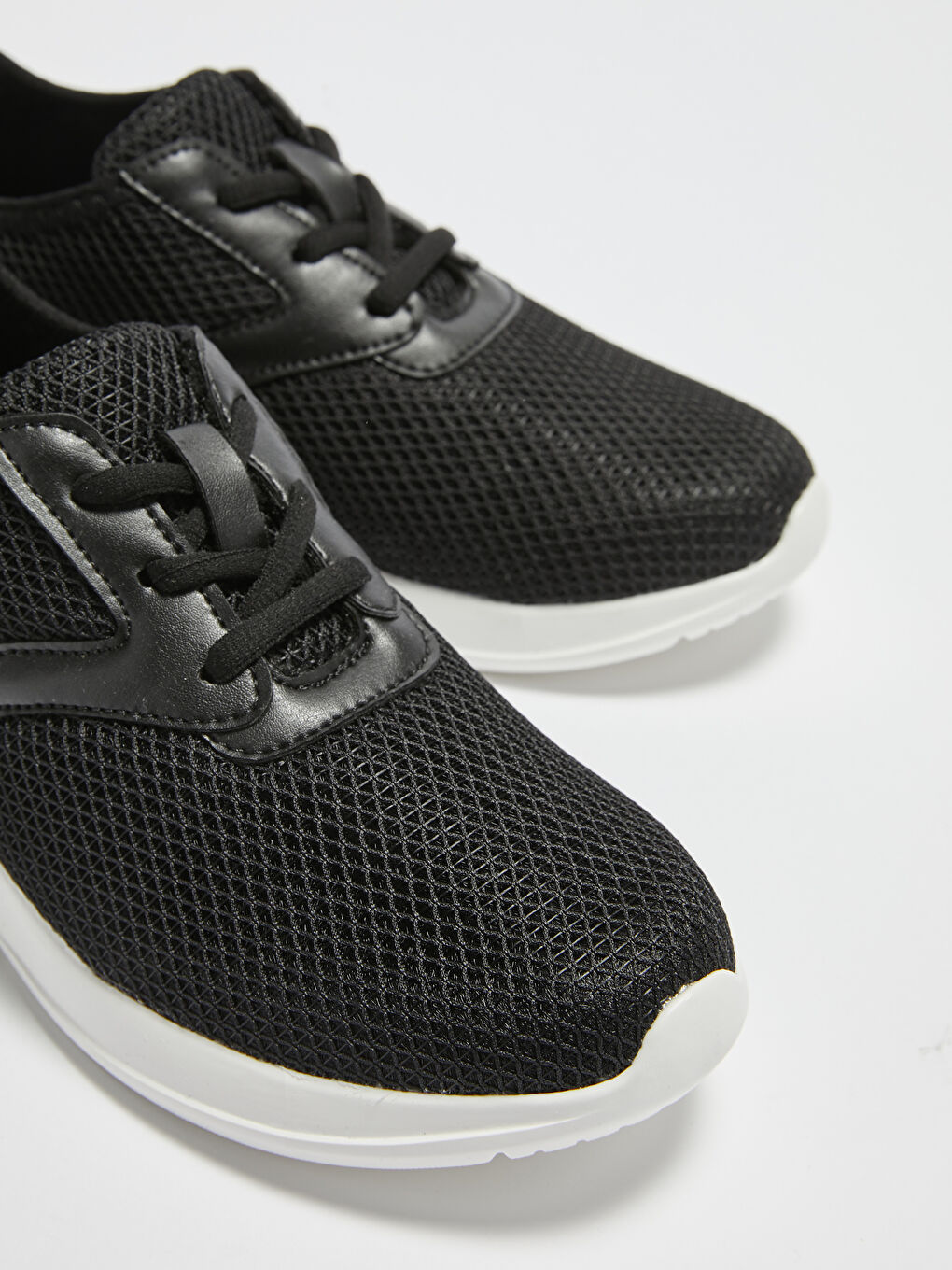 Siyah File Detaylı Bağcıklı Kadın Aktif Spor Ayakkabı-3