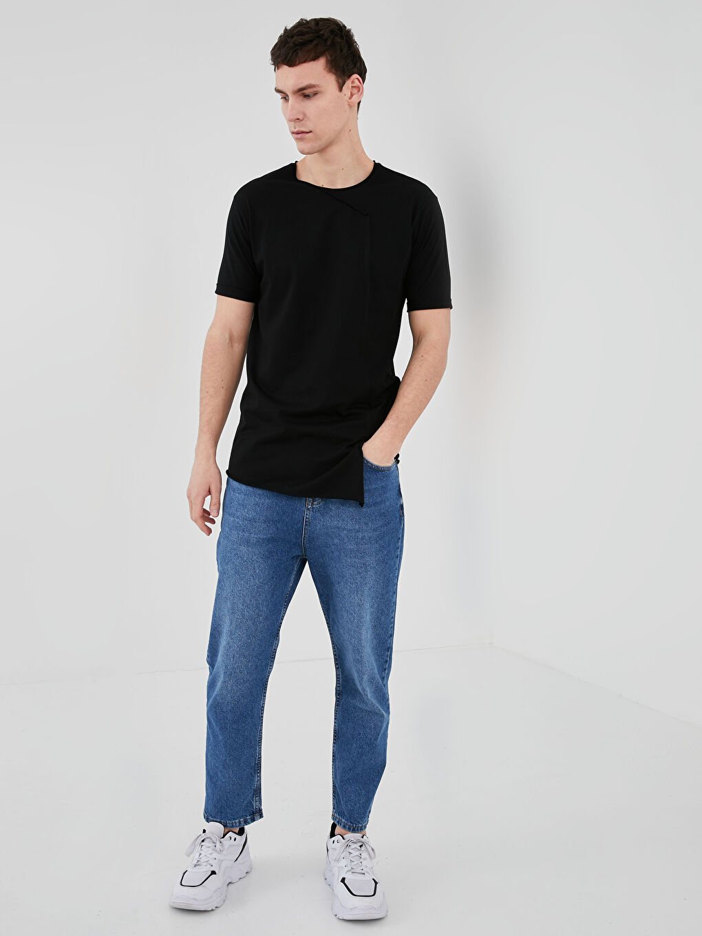 Siyah Bisiklet Yaka Kısa Kollu Basic Penye Erkek Tişört-3