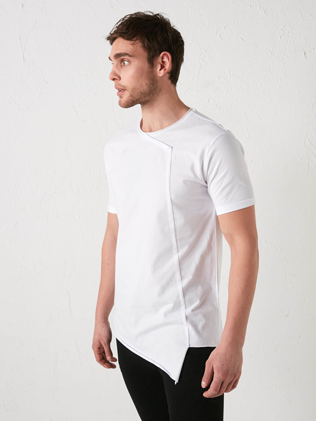 تيشيرت للرجال أساسي بأكمام قصيرة ورقبة دائرية من القطن الممشط-1
