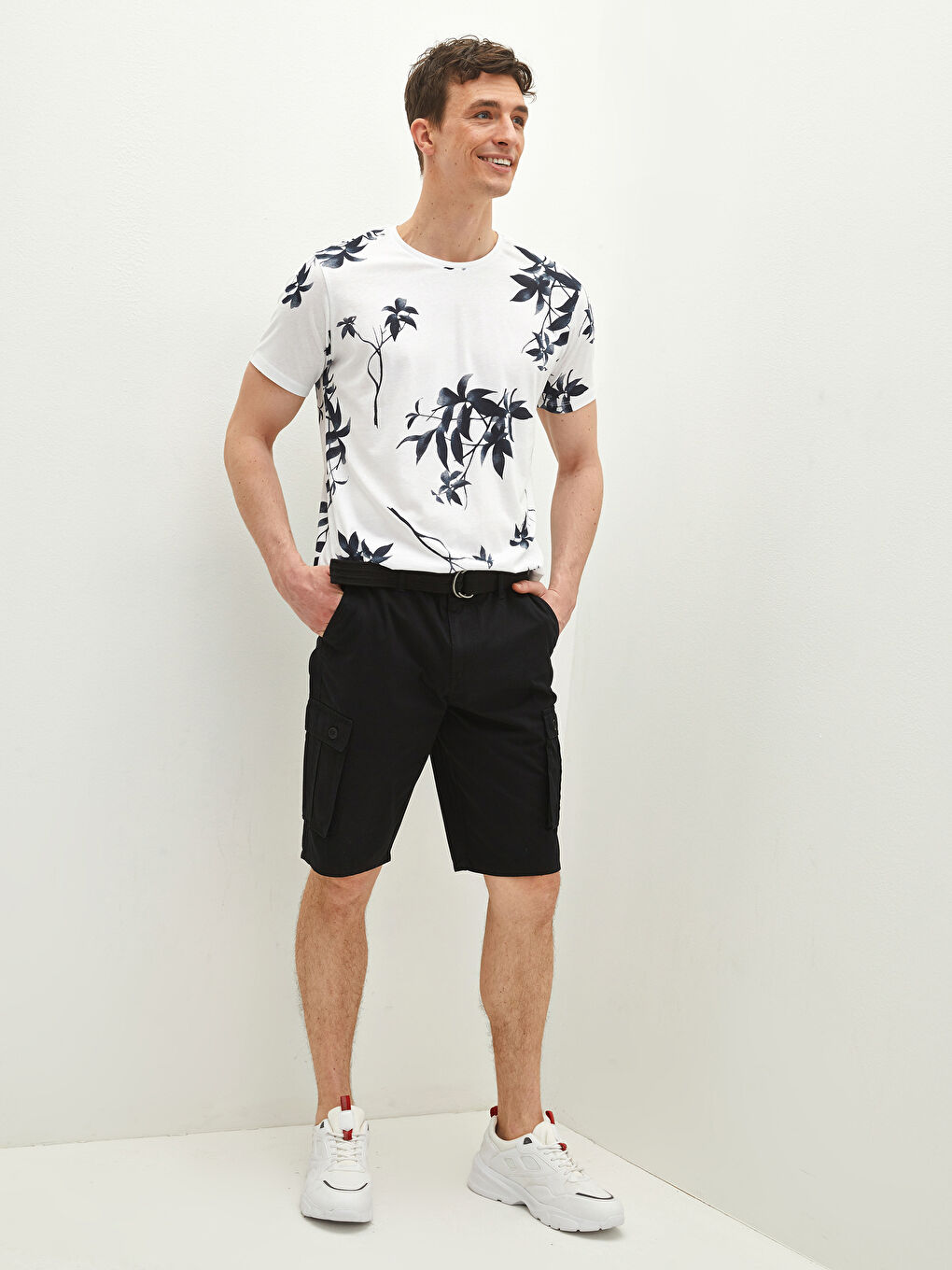 Siyah Standart Kalıp Kemerli Erkek Şort