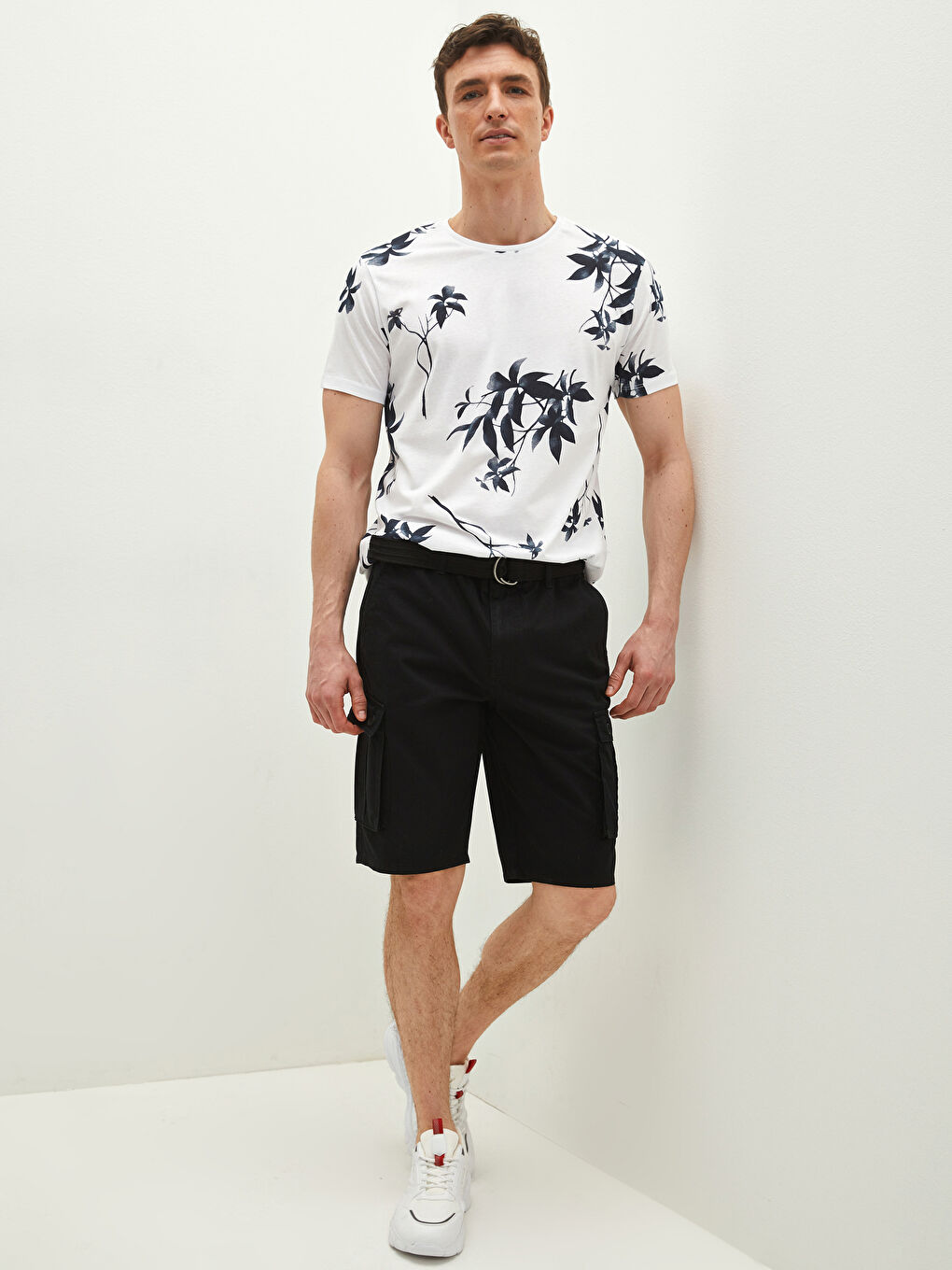 Siyah Standart Kalıp Kemerli Erkek Şort-1