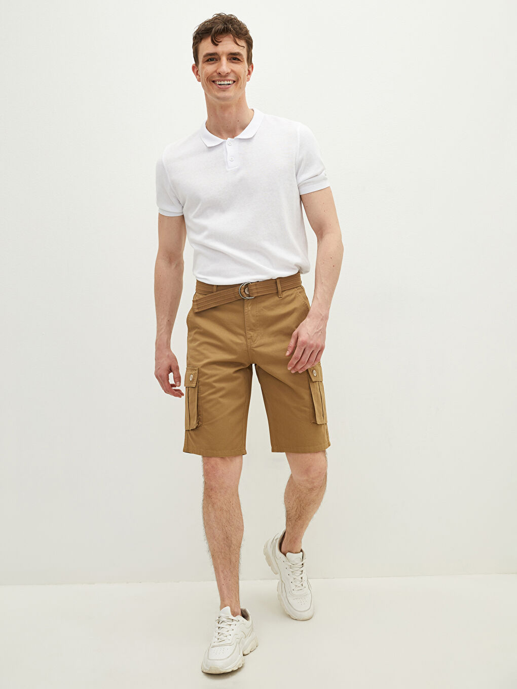 Bej Standart Kalıp Kemerli Erkek Şort-1