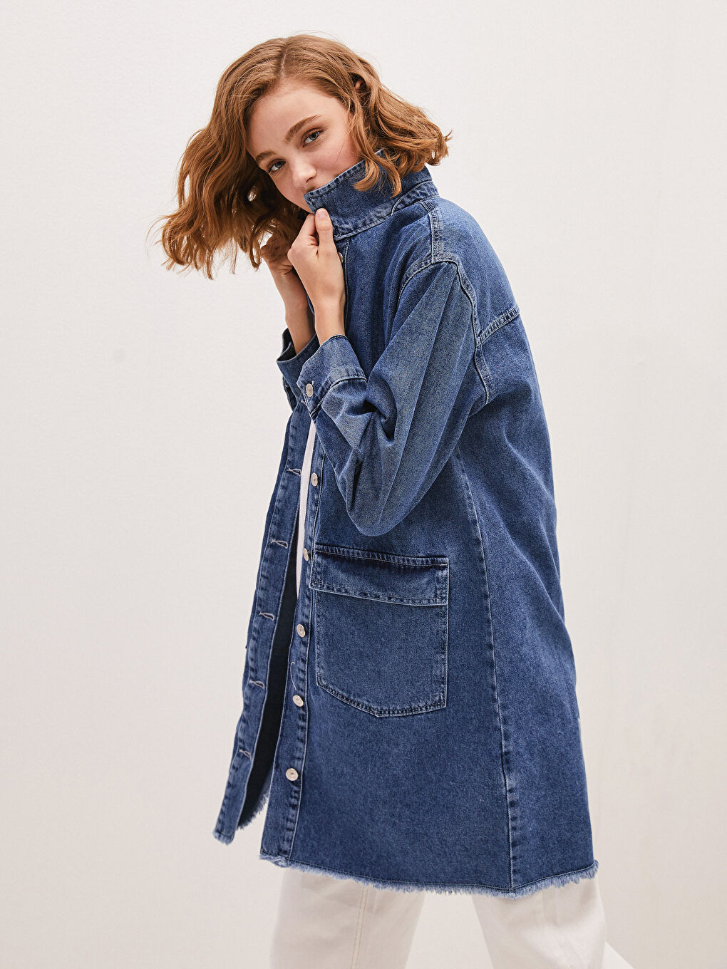 İndigo Gömlek Yaka Cep Detaylı Uzun Kollu Kadın Jean Ceket-3