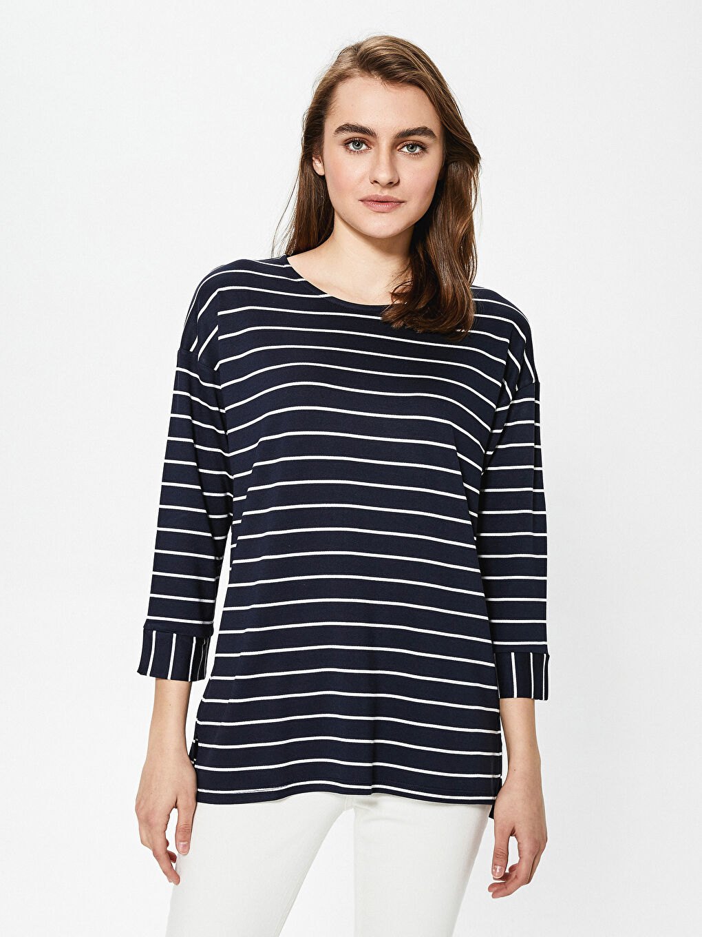 Tricou pentru Femei cu Guler Rotund, Model Vărgat, Țesătură Fluidă