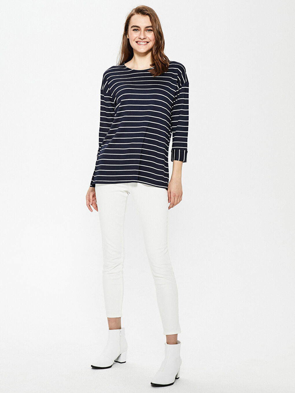 Tricou pentru Femei cu Guler Rotund, Model Vărgat, Țesătură Fluidă-2