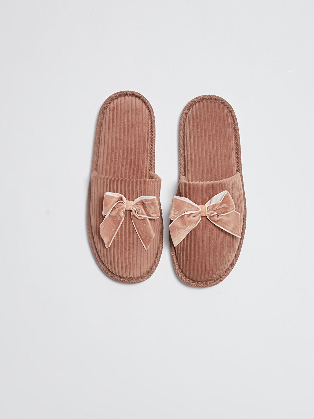 Pembe Fiyonk Detaylı Kadın Ev Terliği-3