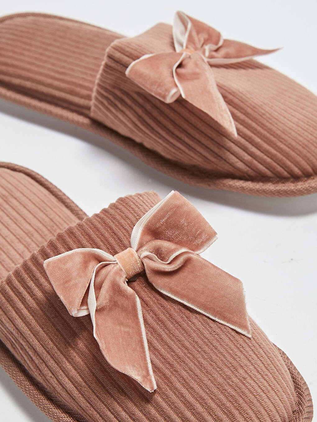 Pembe Fiyonk Detaylı Kadın Ev Terliği-4