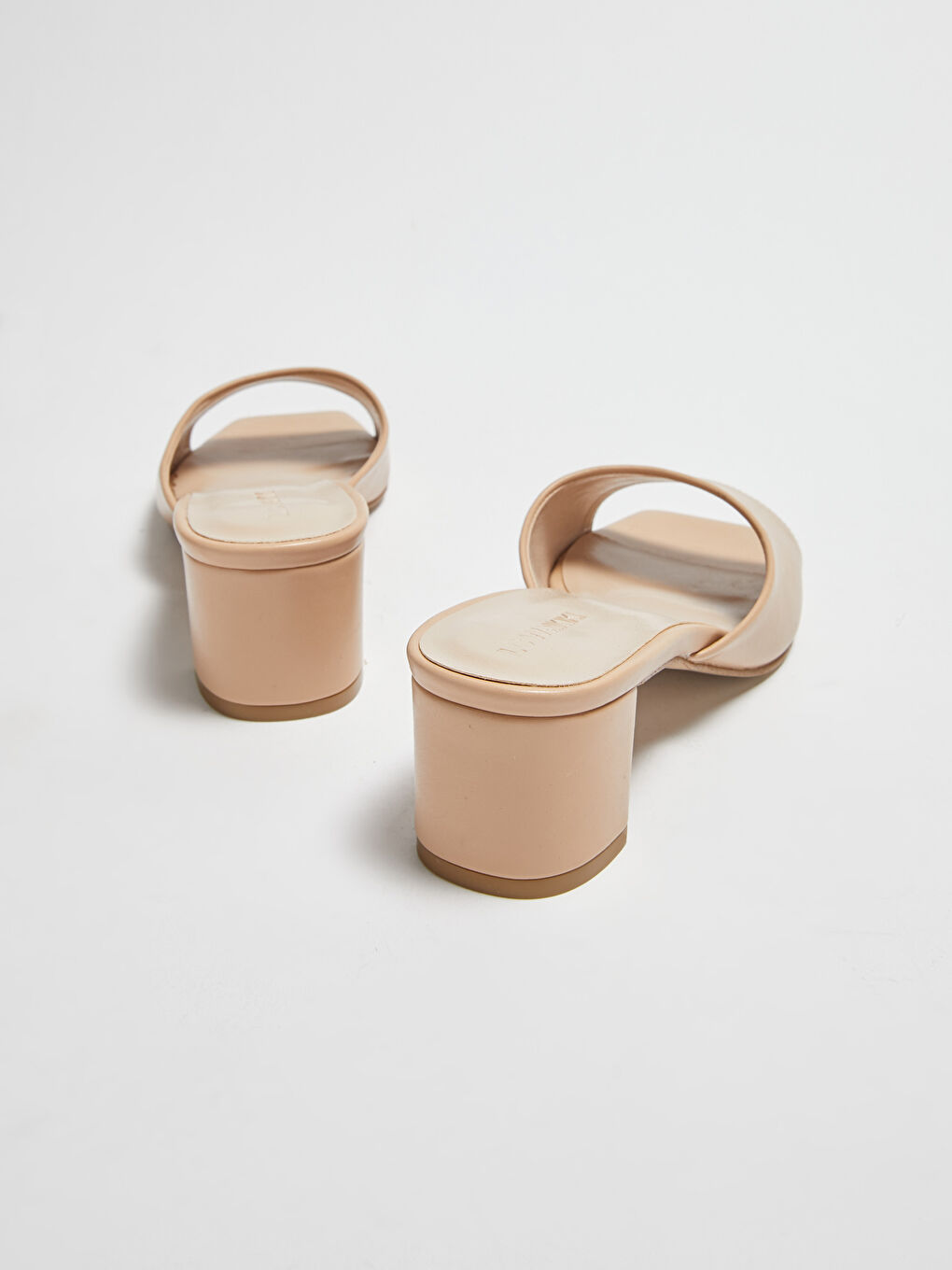 Bej Deri Görünümlü Topuklu Kadın Terlik-7