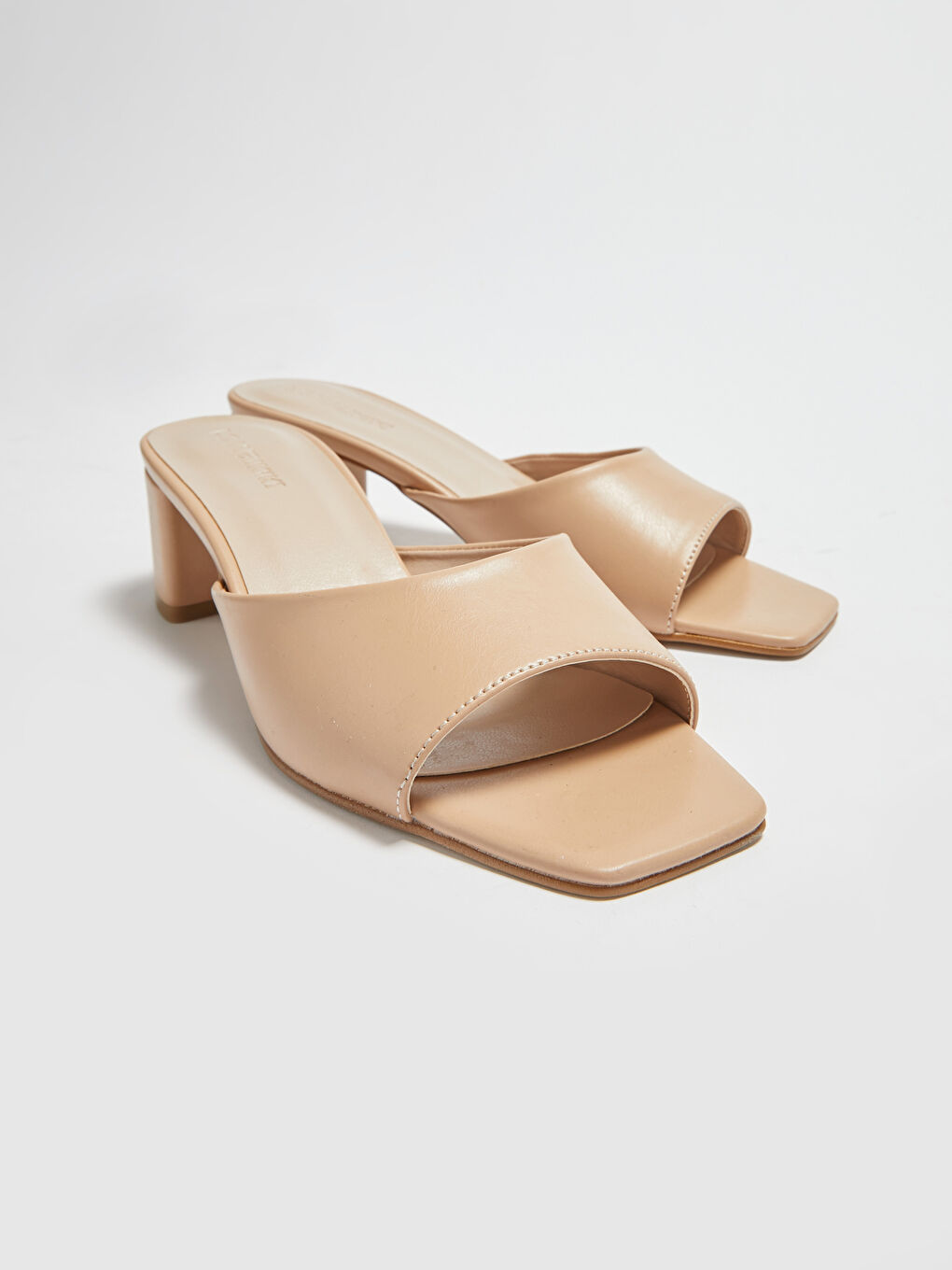Bej Deri Görünümlü Topuklu Kadın Terlik-9