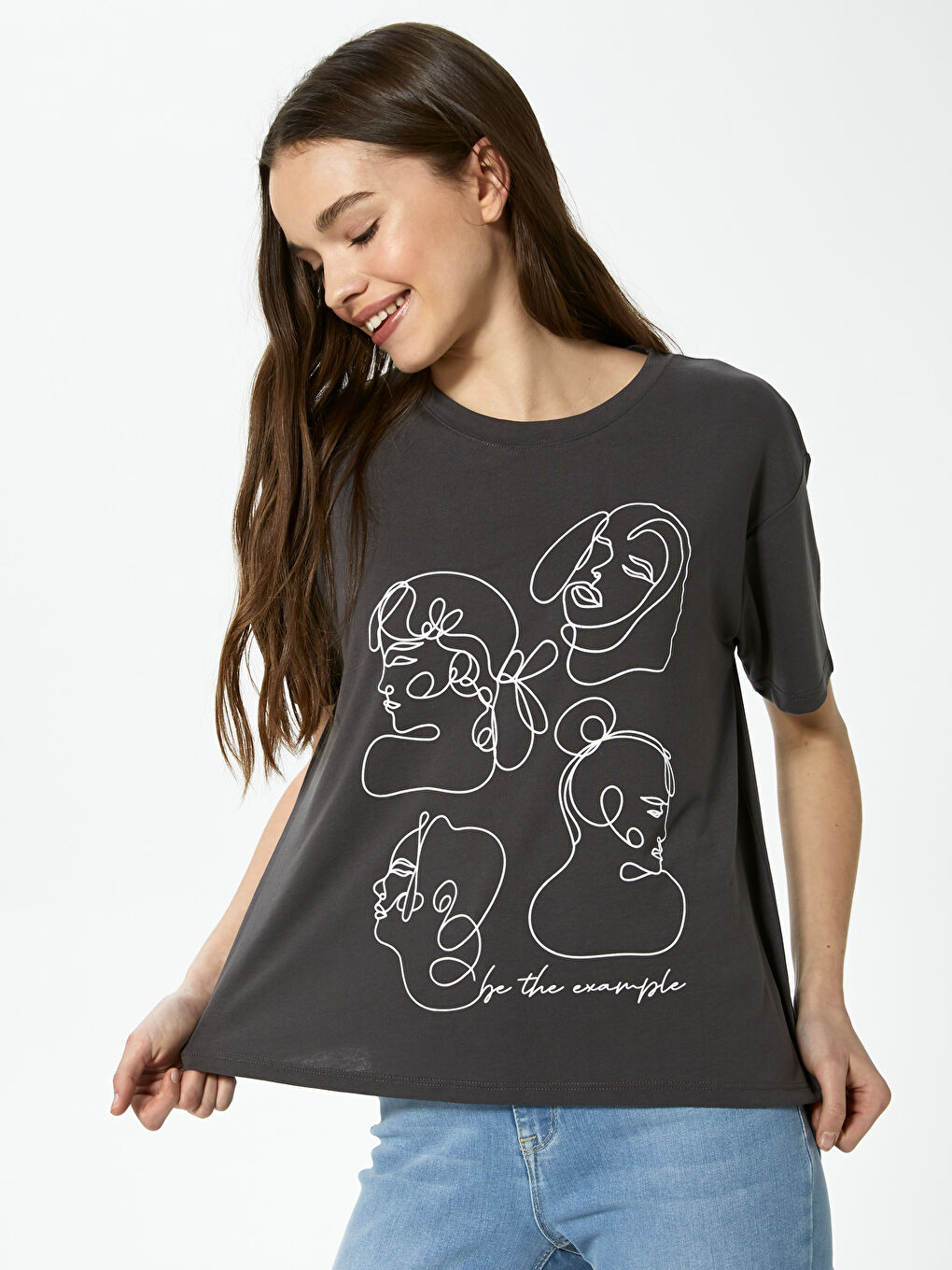 Gri Bisiklet Yaka Baskılı Kısa Kollu Kadın Tişört-3