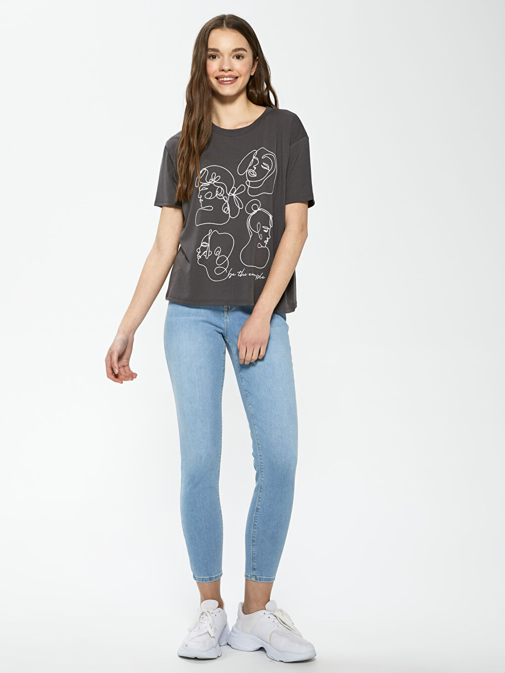 Gri Bisiklet Yaka Baskılı Kısa Kollu Kadın Tişört-4