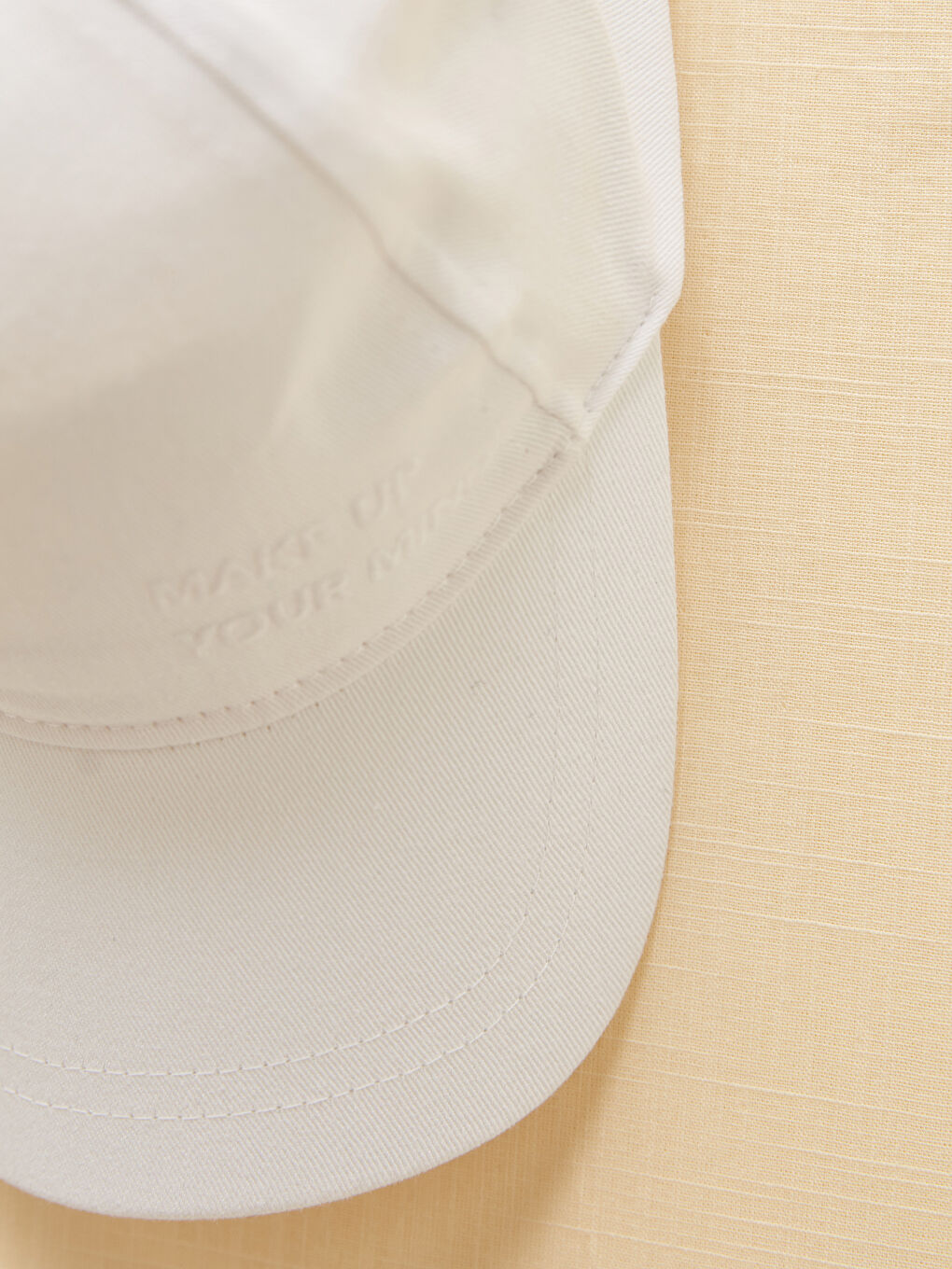 Beyaz Nakışlı Erkek Şapka-1