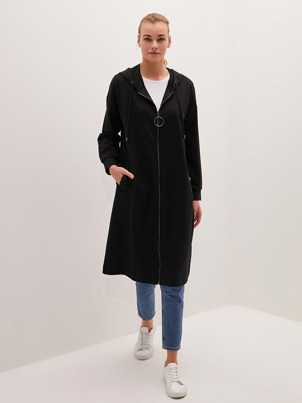 Siyah Kapüşon Yaka Fermuar Detaylı Uzun Kollu Jakarlı Kadın Hırka-2