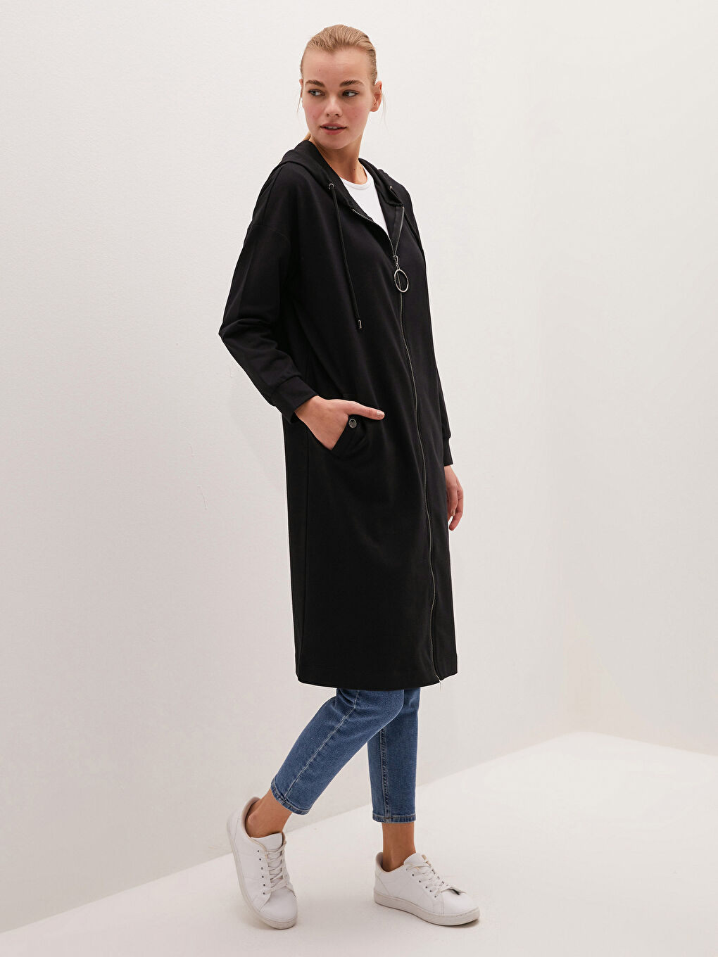 Siyah Kapüşon Yaka Fermuar Detaylı Uzun Kollu Jakarlı Kadın Hırka-3