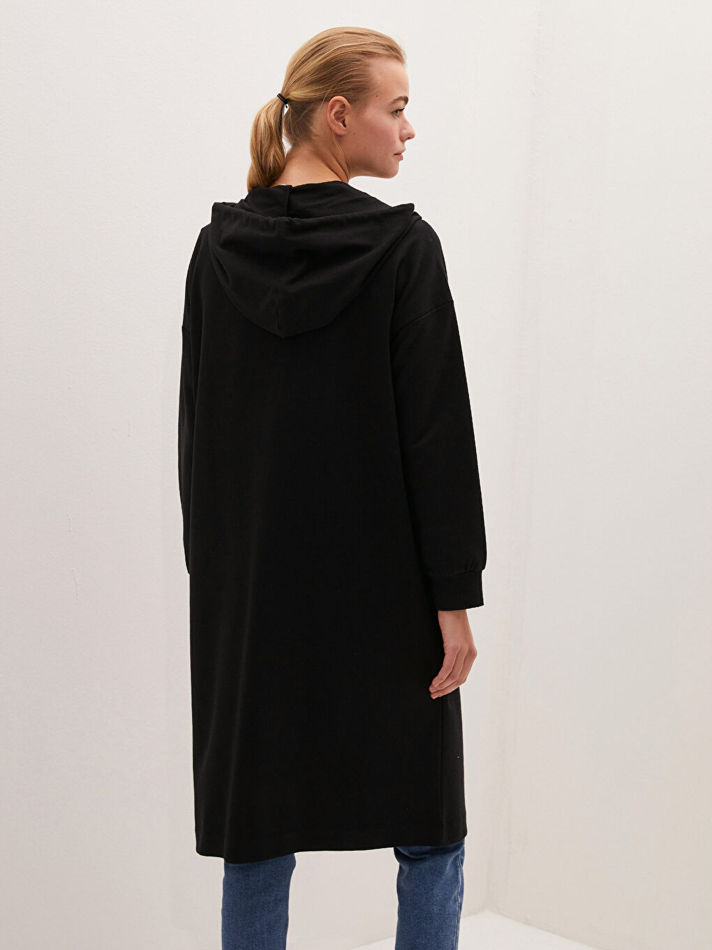Siyah Kapüşon Yaka Fermuar Detaylı Uzun Kollu Jakarlı Kadın Hırka-4