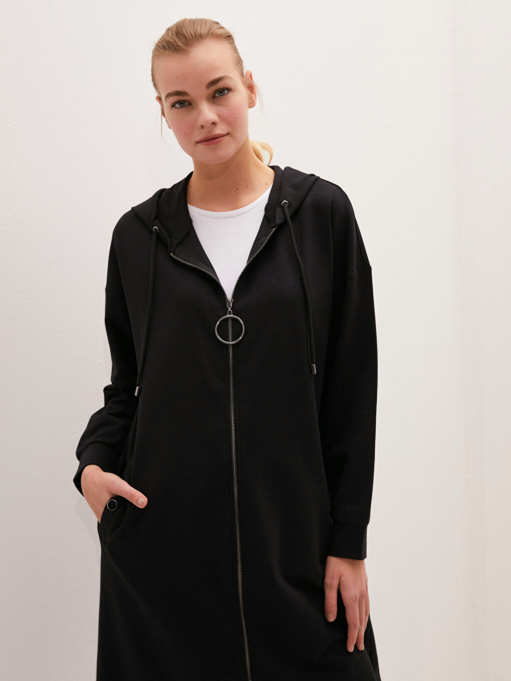 Siyah Kapüşon Yaka Fermuar Detaylı Uzun Kollu Jakarlı Kadın Hırka-5