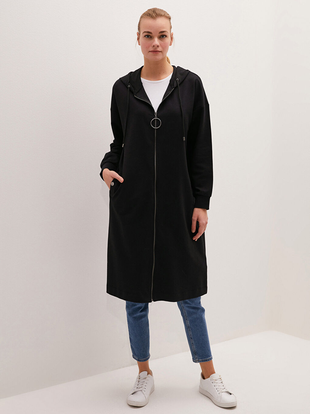 Siyah Kapüşon Yaka Fermuar Detaylı Uzun Kollu Jakarlı Kadın Hırka-1