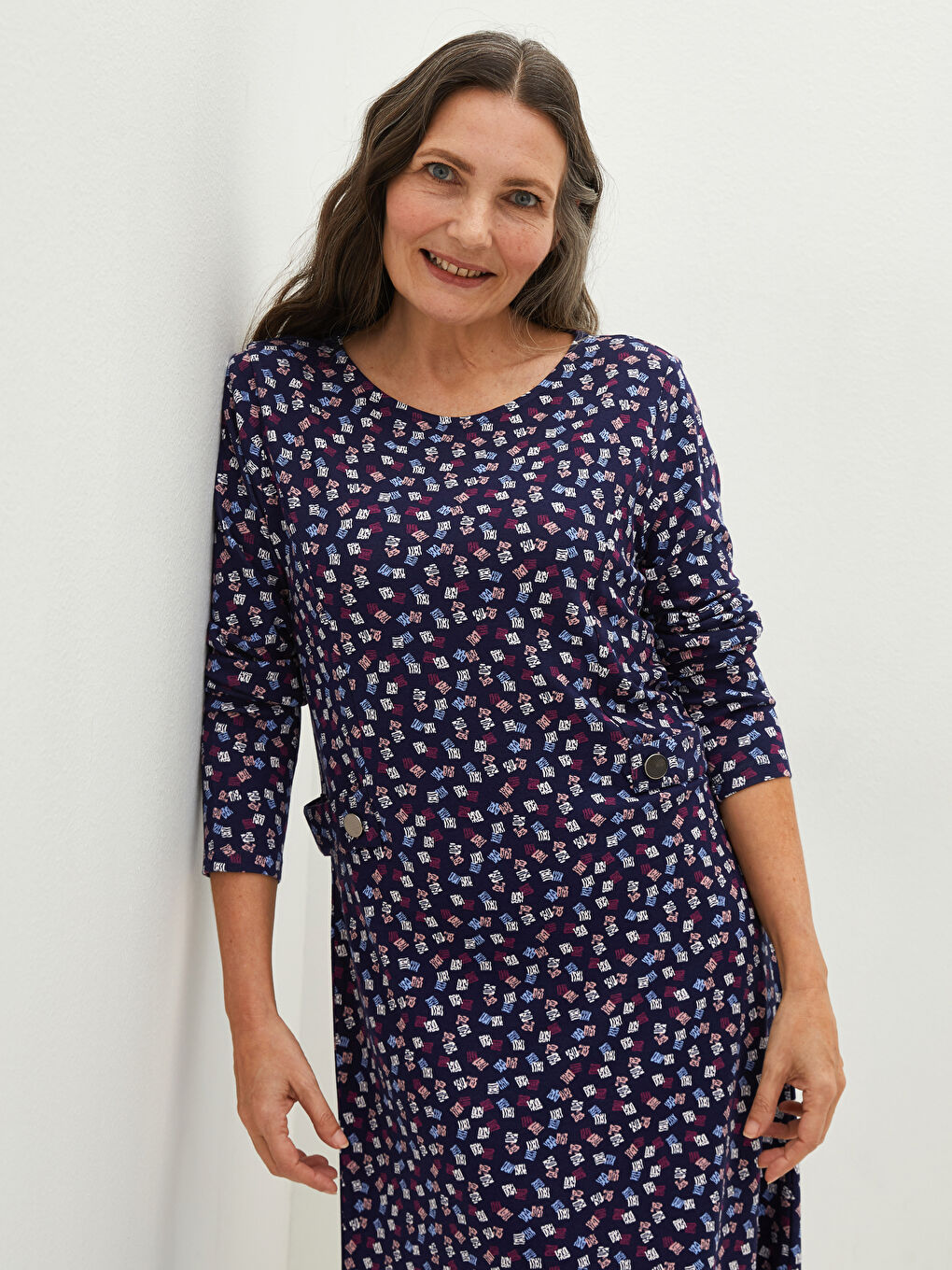 فستان نسائي بقماش جسر بنمط مطبوع برقبة دائرية وأكمام طويلة وقصة A-3