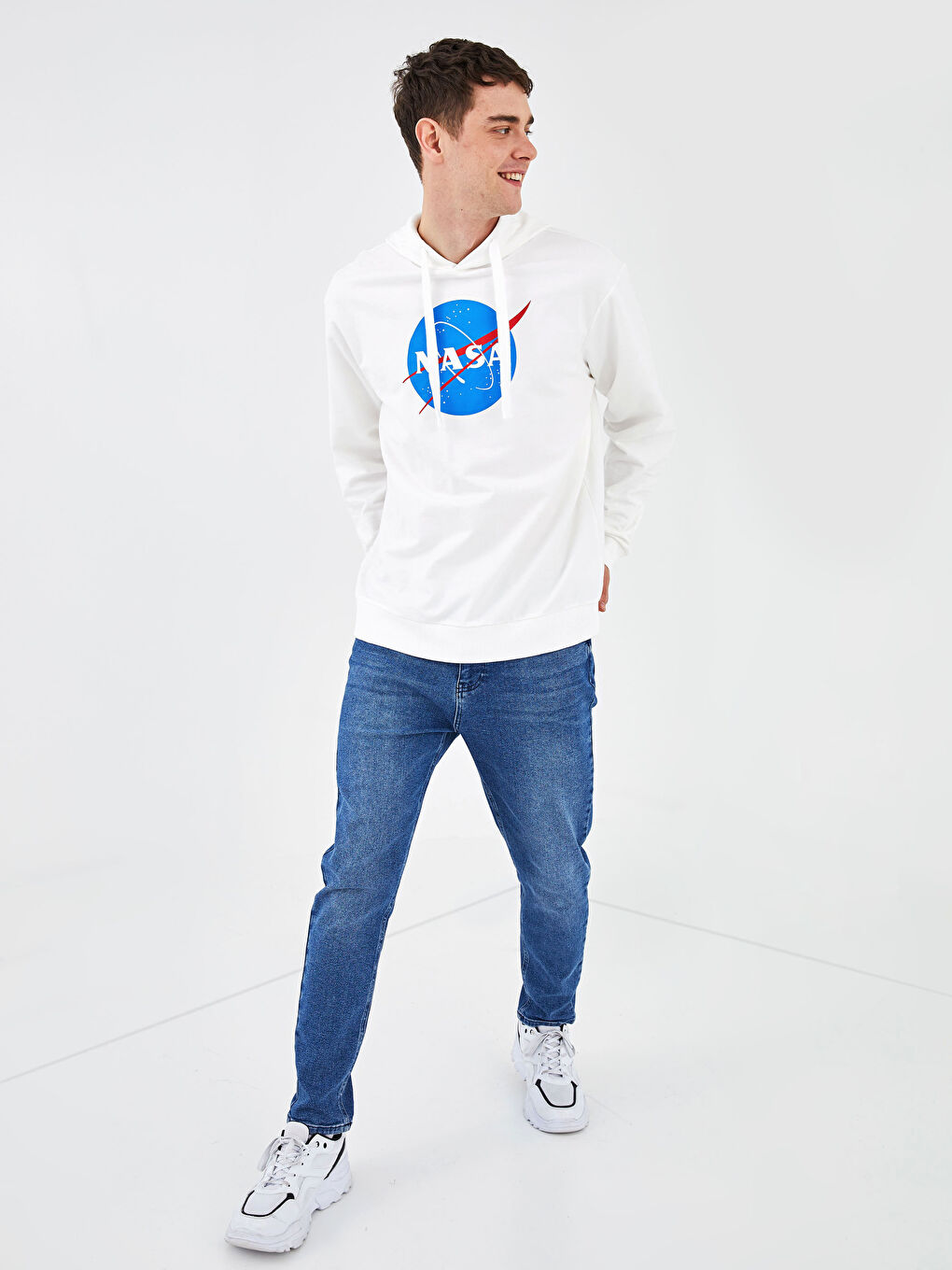 Beyaz Uzun Kollu Nasa Baskılı Erkek Hoodie-4